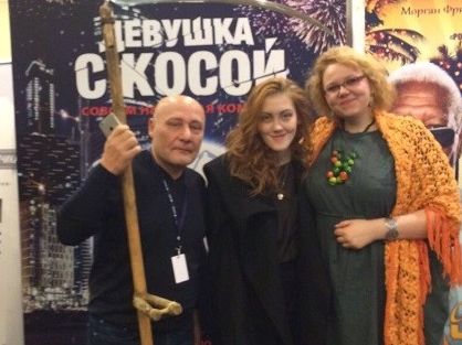 Девушка с косой штурмует кинорынок!